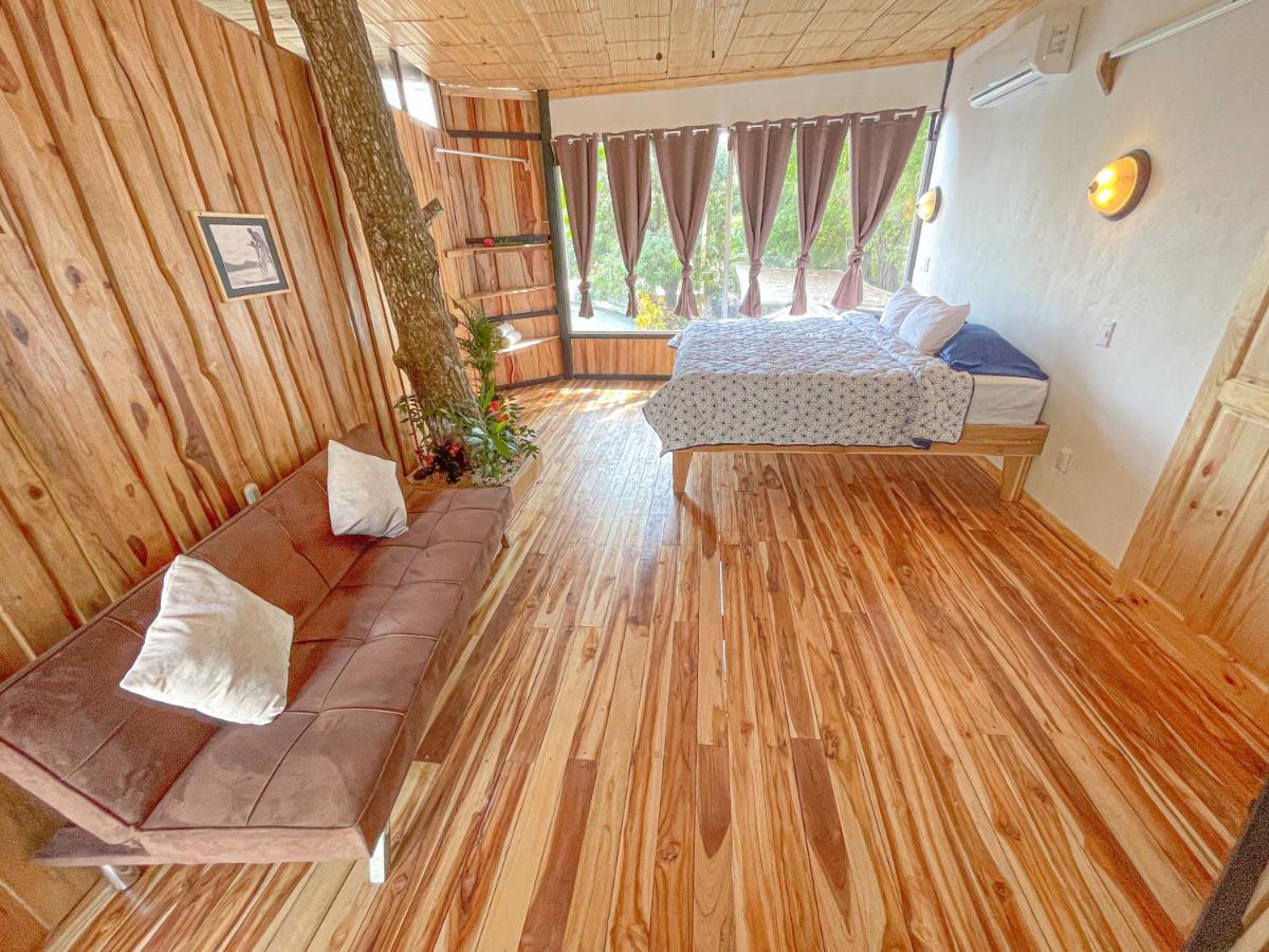 El Gato Rojas Surf Hostel