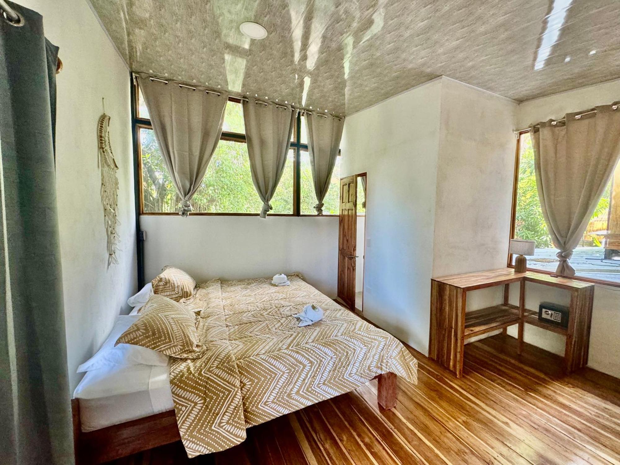 Hostel El Gato Rojas Surf
